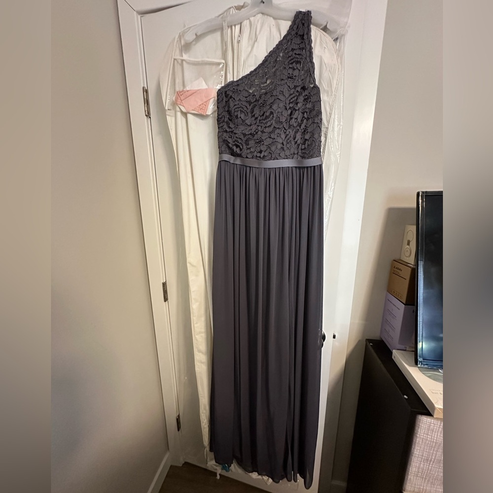 🚨10/5 MUST GO🚨 David's Bridal Gray Lace Bridesmaid Dress